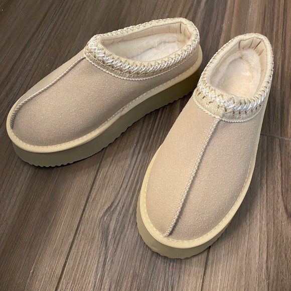 Amazon Slippers - Picture 4 of 8